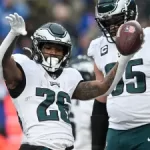 Eagles clinch playoff berth with win over Giants